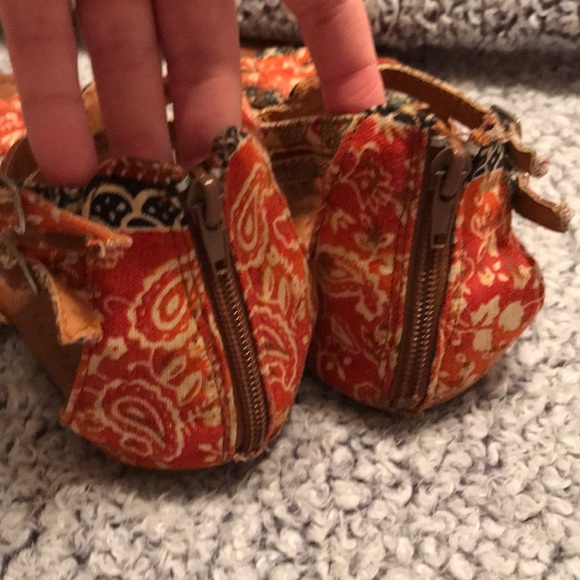 Cute and fun sandals! - Picture 3 of 6